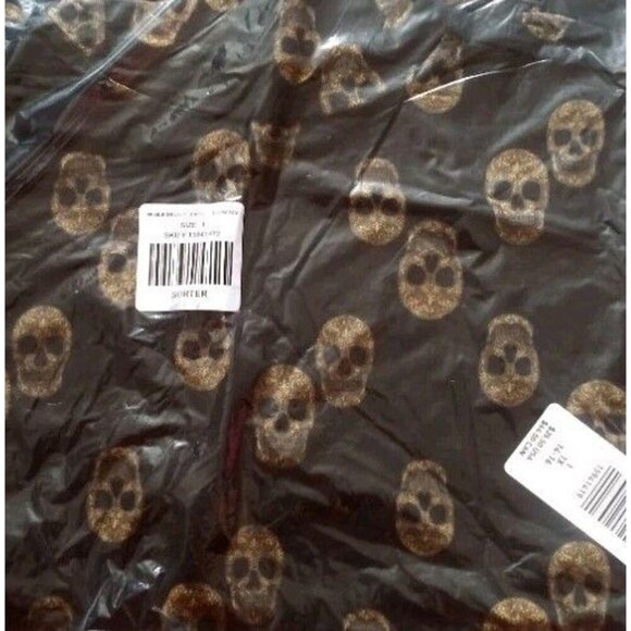 Torrid Super Soft Tunic Top Size 1X Black Skull Heads Mock Neck 3/4 Sleeve New - Picture 5 of 5